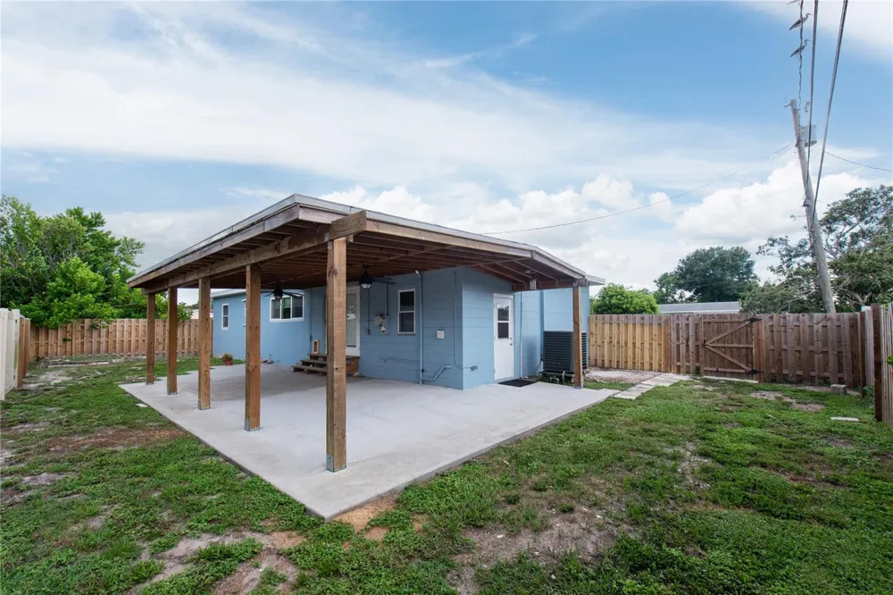 2501 LESLEE LAKE DRIVE St Petersburg, FL 33713
