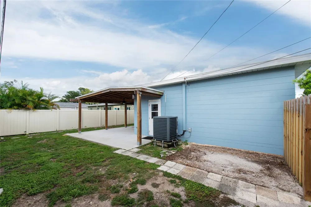 2501 LESLEE LAKE DRIVE St Petersburg, FL 33713