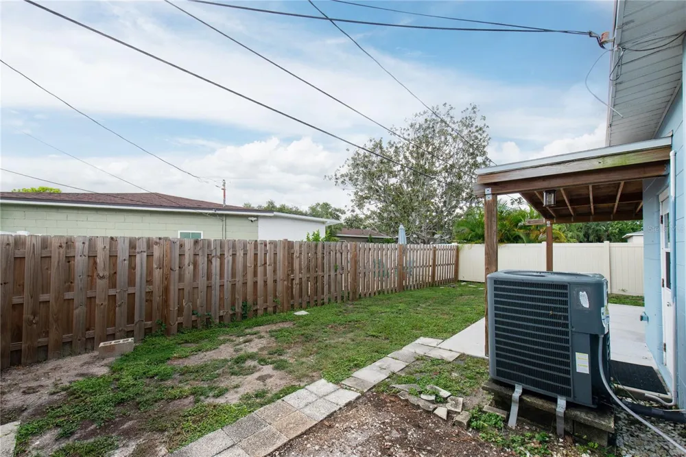 2501 LESLEE LAKE DRIVE St Petersburg, FL 33713