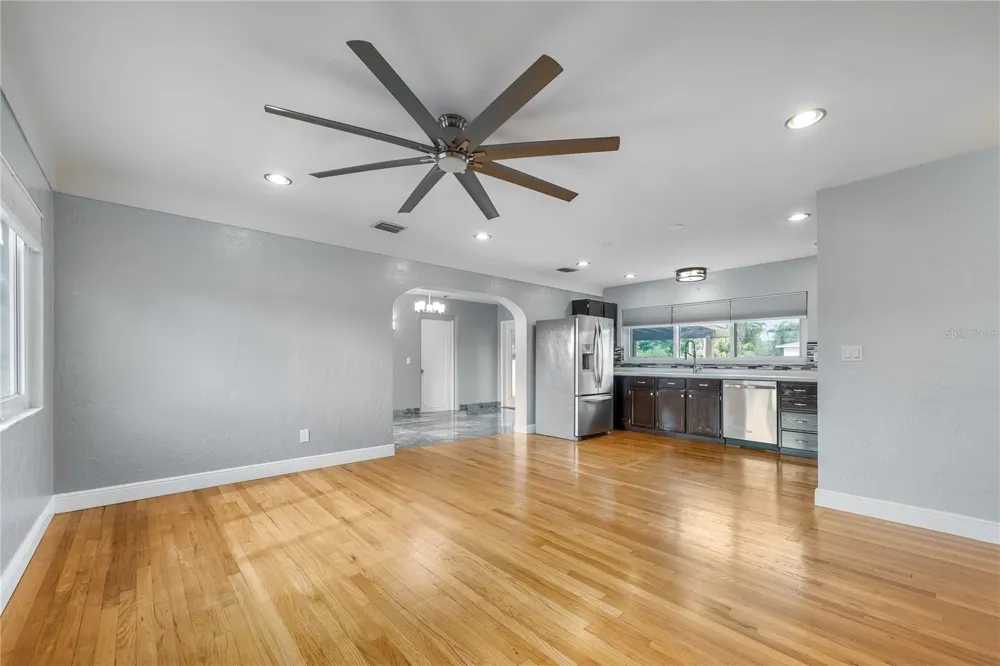2501 LESLEE LAKE DRIVE St Petersburg, FL 33713