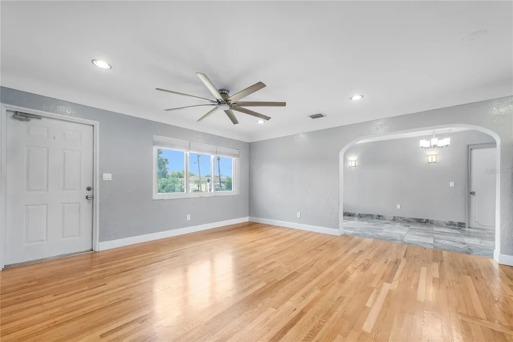 2501 LESLEE LAKE DRIVE St Petersburg, FL 33713