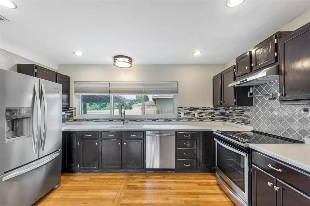 2501 LESLEE LAKE DRIVE St Petersburg, FL 33713