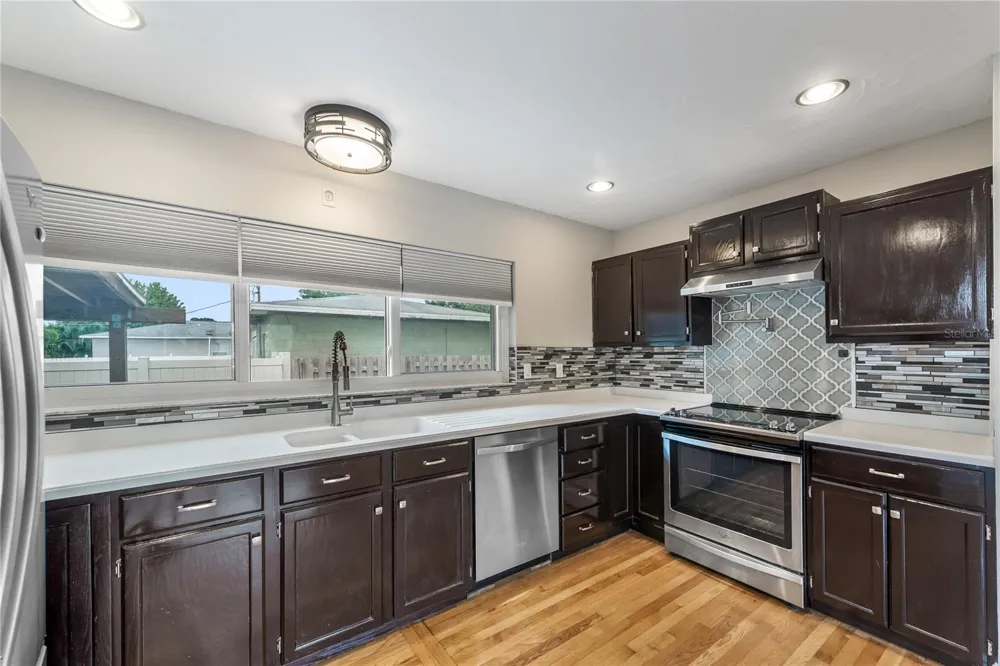 2501 LESLEE LAKE DRIVE St Petersburg, FL 33713
