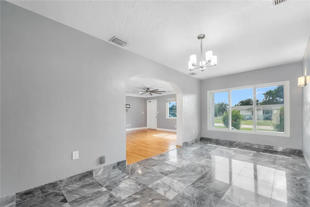 2501 LESLEE LAKE DRIVE St Petersburg, FL 33713