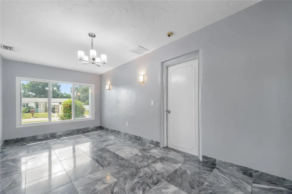 2501 LESLEE LAKE DRIVE St Petersburg, FL 33713