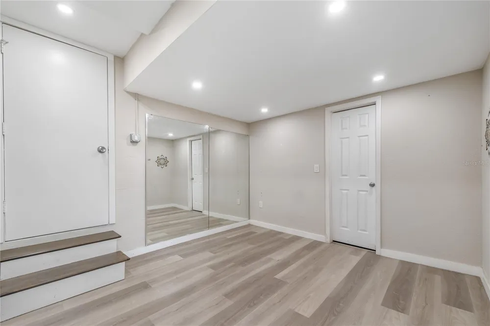 2501 LESLEE LAKE DRIVE St Petersburg, FL 33713