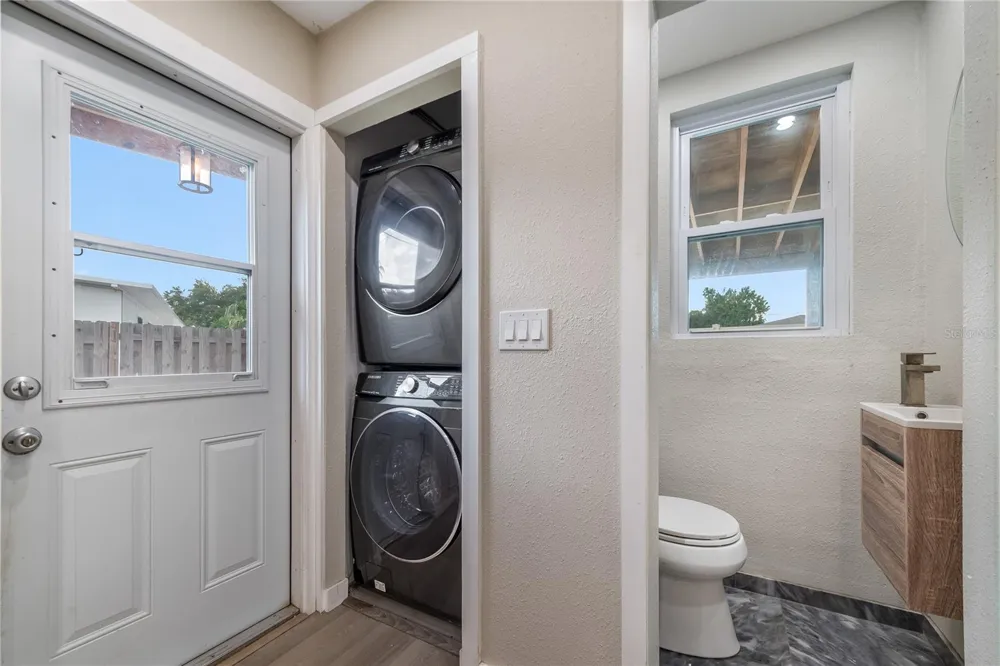 2501 LESLEE LAKE DRIVE St Petersburg, FL 33713