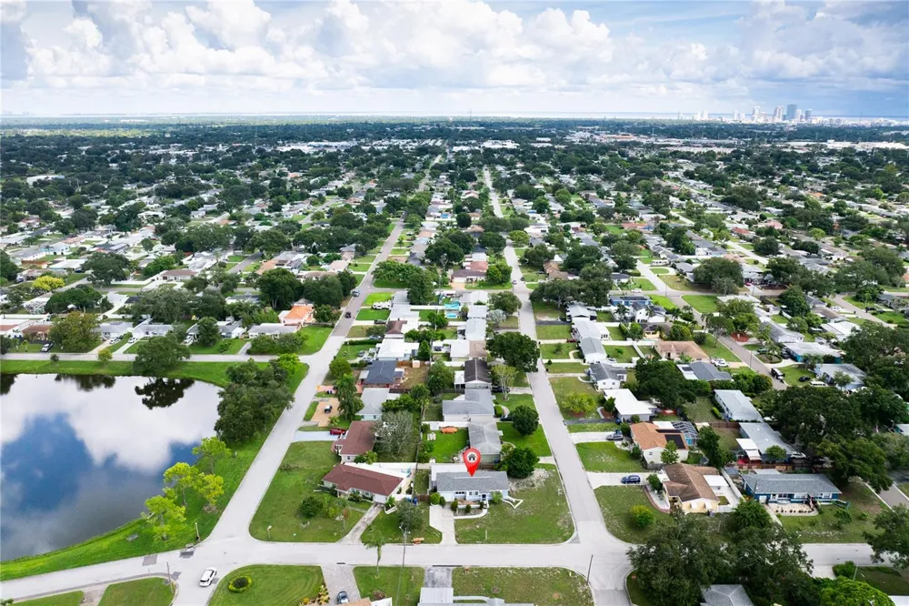 2501 LESLEE LAKE DRIVE St Petersburg, FL 33713