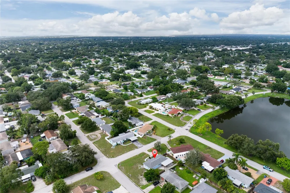 2501 LESLEE LAKE DRIVE St Petersburg, FL 33713