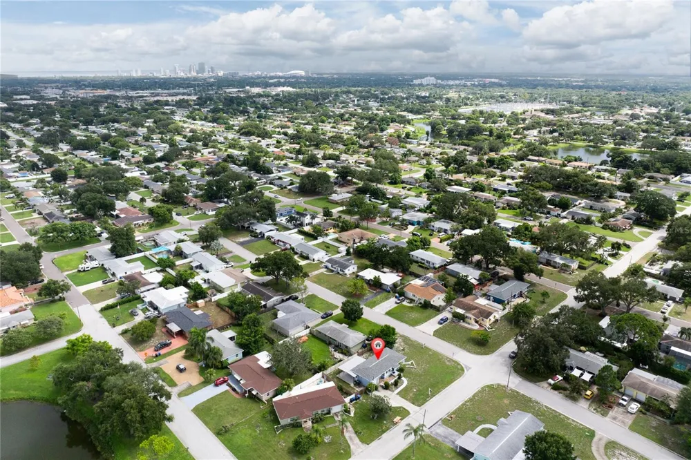 2501 LESLEE LAKE DRIVE St Petersburg, FL 33713