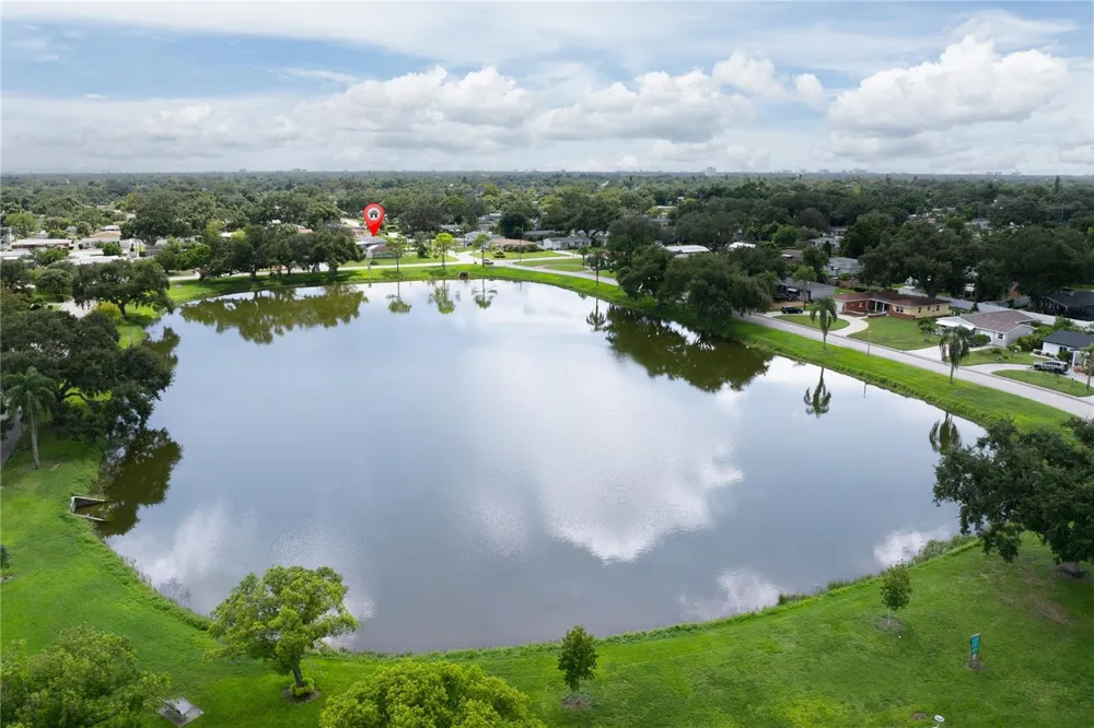 2501 LESLEE LAKE DRIVE St Petersburg, FL 33713