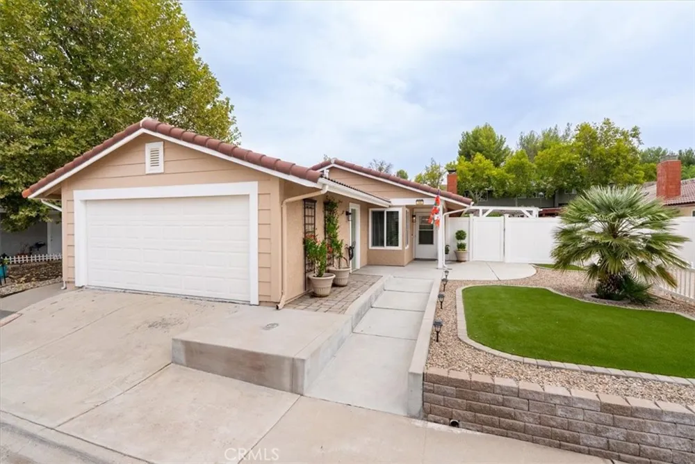 205 Honeysuckle Paso Robles, CA 93446