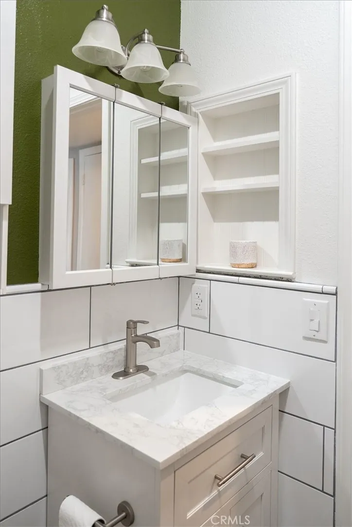 205 Honeysuckle Paso Robles, CA 93446