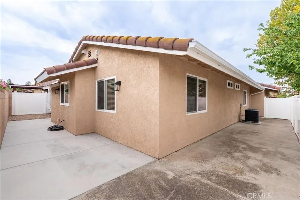 205 Honeysuckle Paso Robles, CA 93446