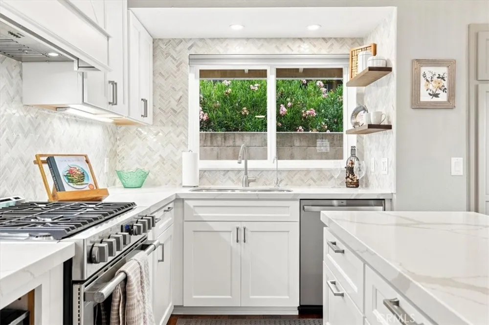 205 Honeysuckle Paso Robles, CA 93446