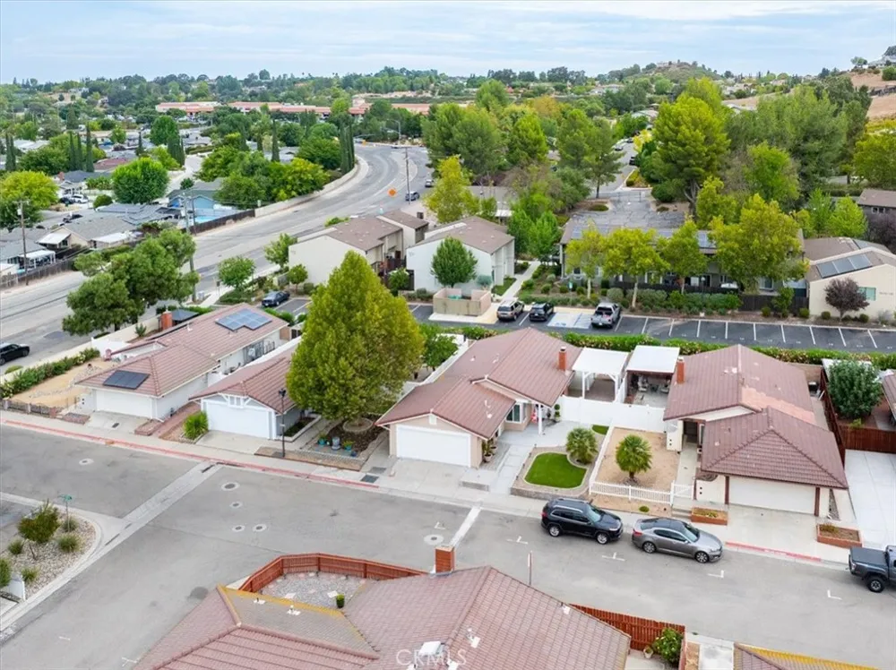 205 Honeysuckle Paso Robles, CA 93446