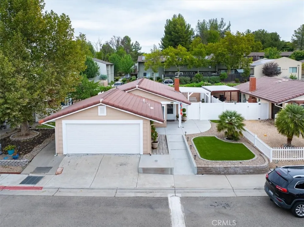 205 Honeysuckle Paso Robles, CA 93446