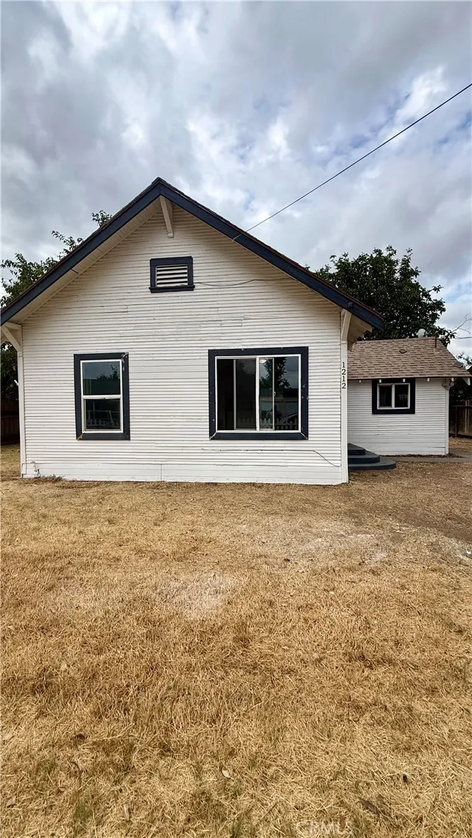 1212 Fig Ln Corning, CA 96021