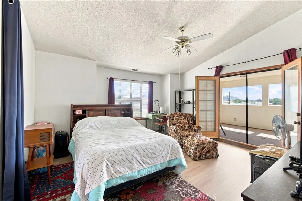 16239 Kamana Rd Apple Valley, CA 92307