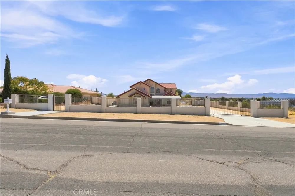 16239 Kamana Rd Apple Valley, CA 92307