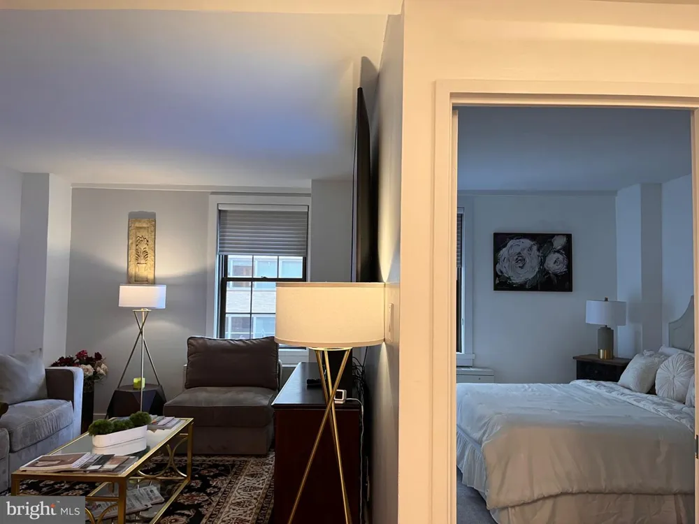 219 S 18TH STREET #903 Philadelphia, PA 19103