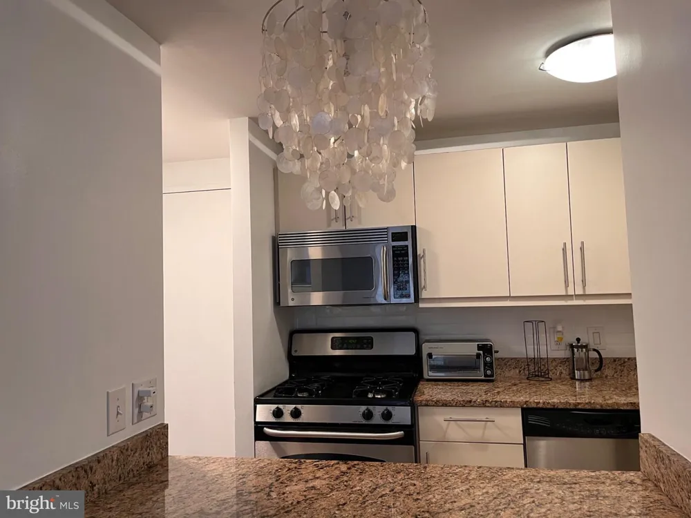 219 S 18TH STREET #903 Philadelphia, PA 19103