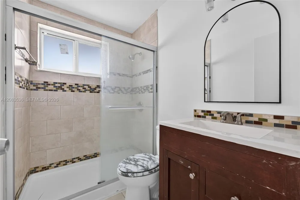 60 NW 79th St #22 Miami, FL 33150