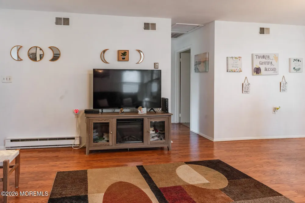 9 Elmswell Avenue Manchester, NJ 08759