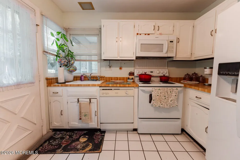 9 Elmswell Avenue Manchester, NJ 08759