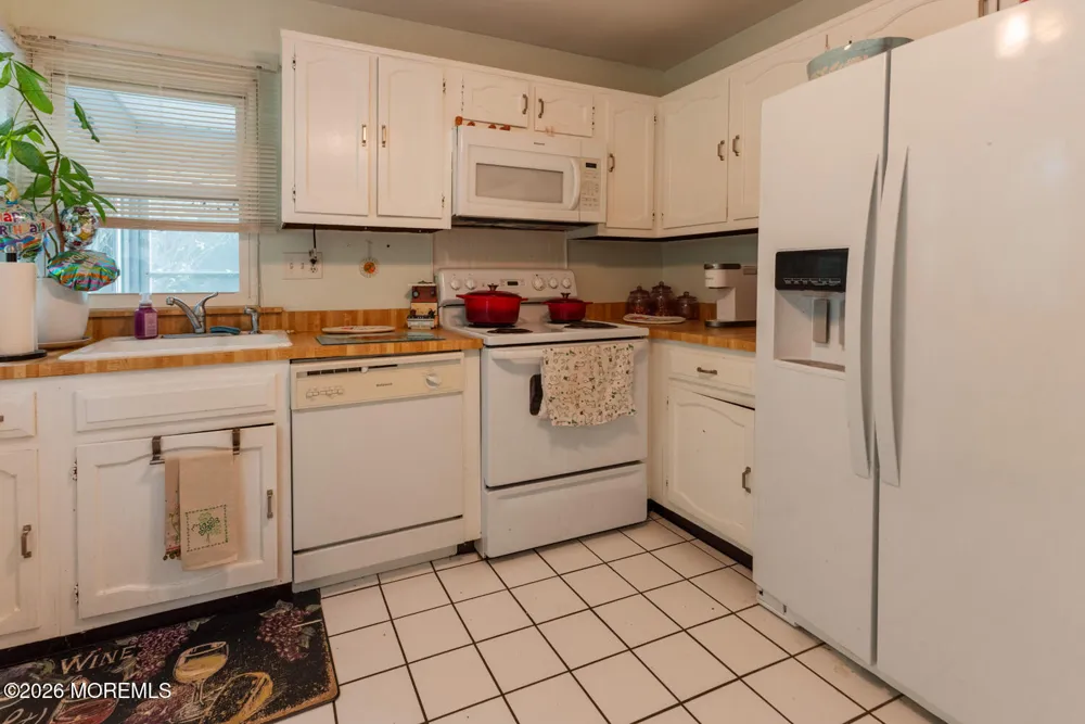 9 Elmswell Avenue Manchester, NJ 08759