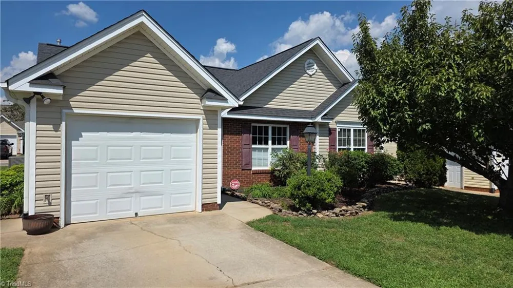 4765 Summerlyn Place Drive Kernersville, NC 27284