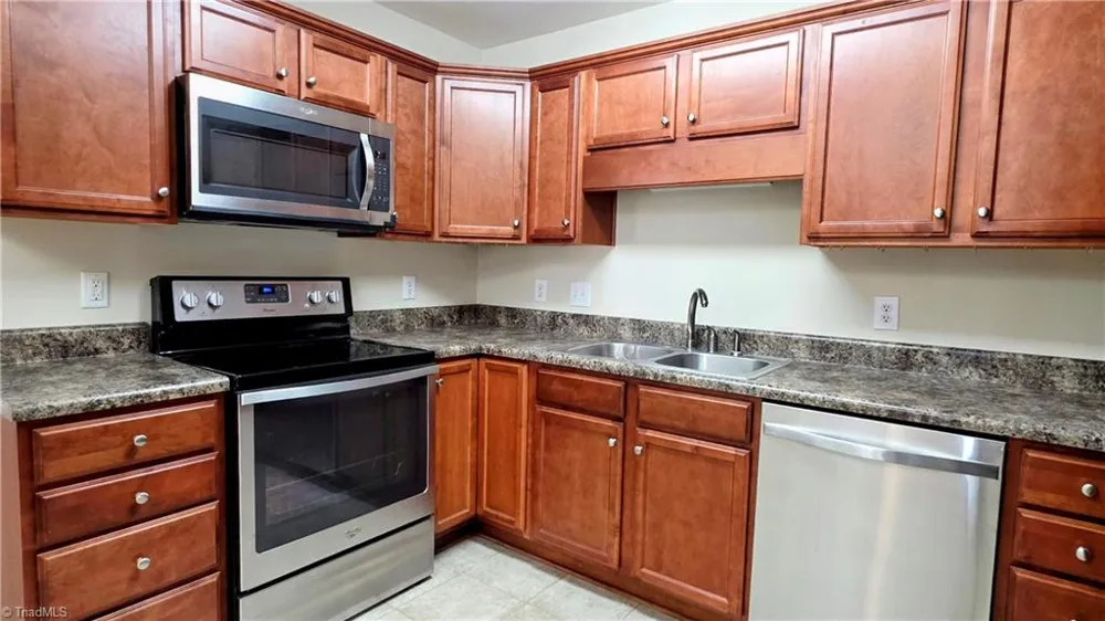 4765 Summerlyn Place Drive Kernersville, NC 27284