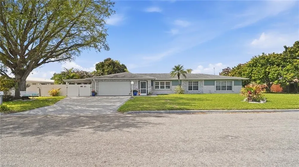208 Daleview Avenue Lehigh Acres, FL 33936