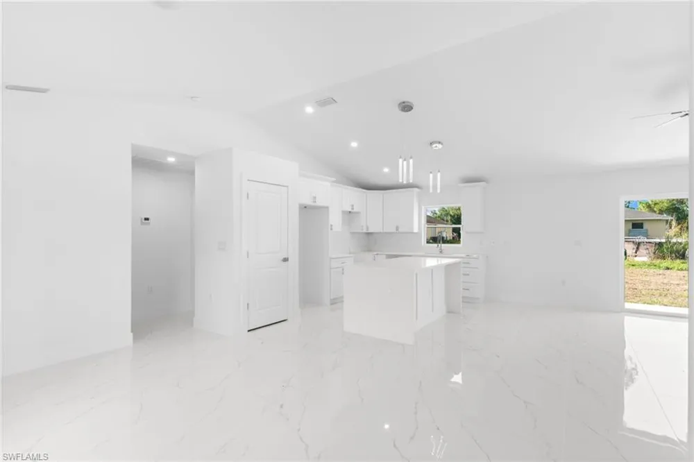 519 Hawthorne Avenue S Lehigh Acres, FL 33974