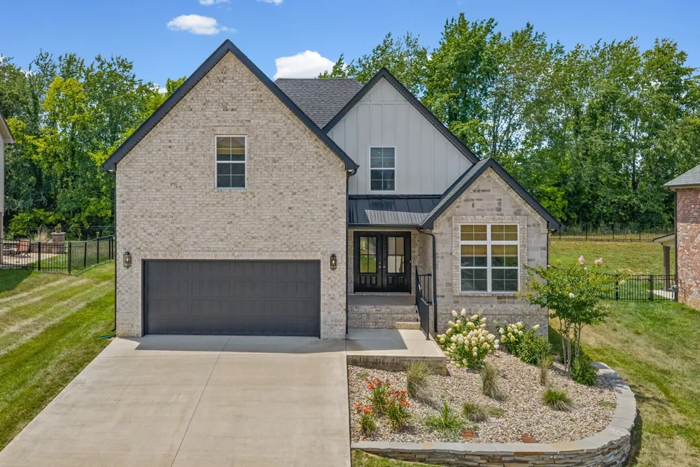 365 Frontier Dr Clarksville, TN 37043