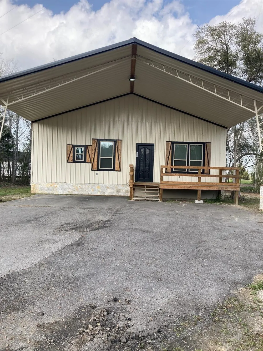 4384 County Road 197 Alvin, TX 77511