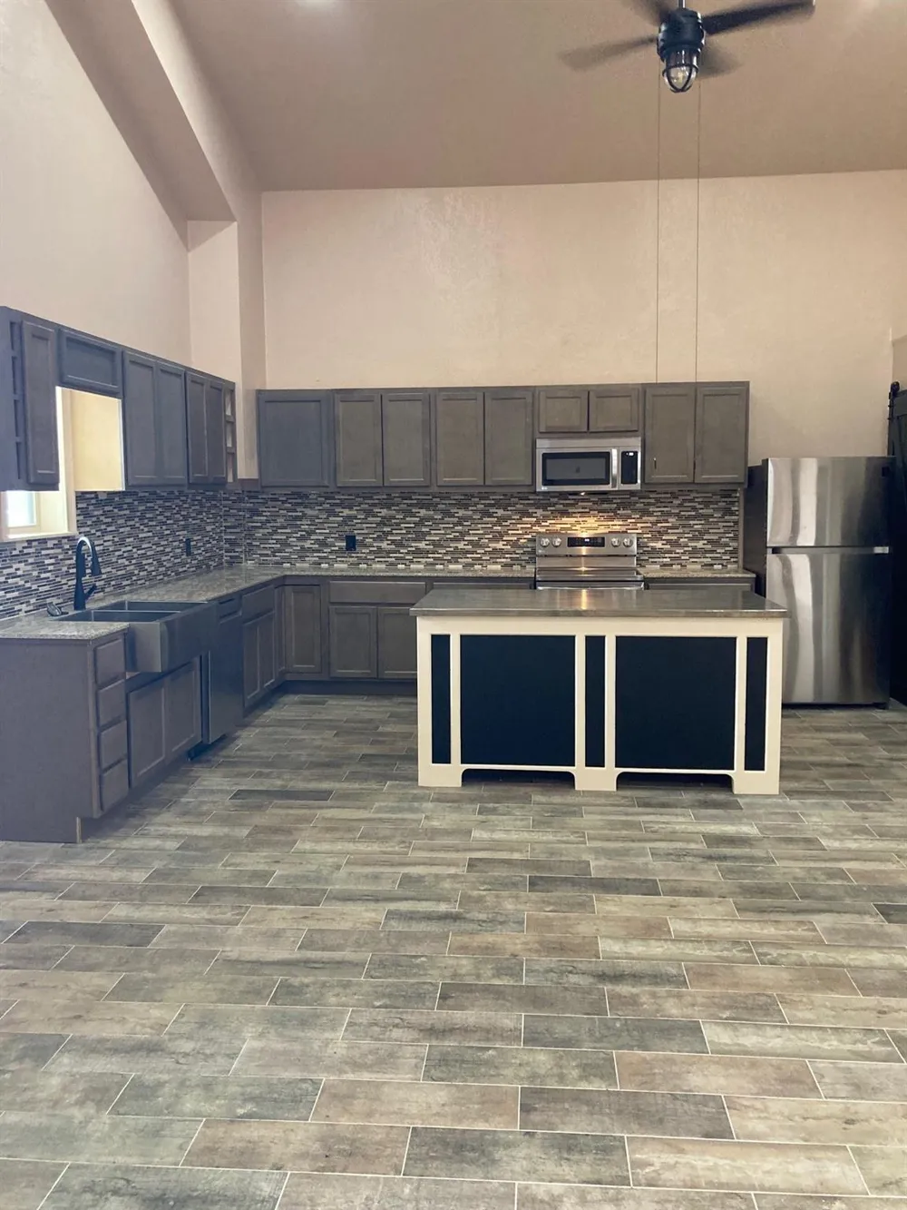 4384 County Road 197 Alvin, TX 77511