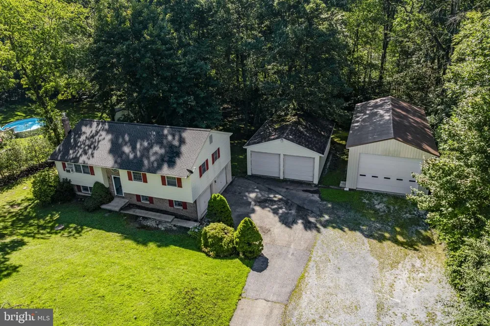 901 NARVON ROAD Narvon, PA 17555