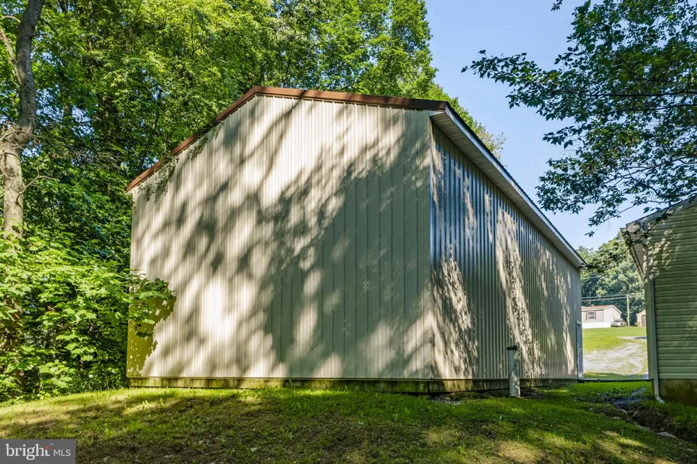 901 NARVON ROAD Narvon, PA 17555