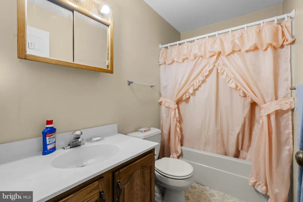 901 NARVON ROAD Narvon, PA 17555