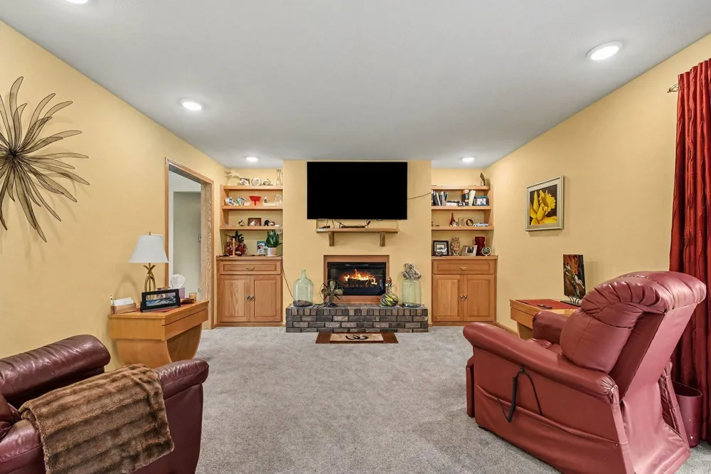 6933 Pine Edge Drive SE Alto, MI 49302