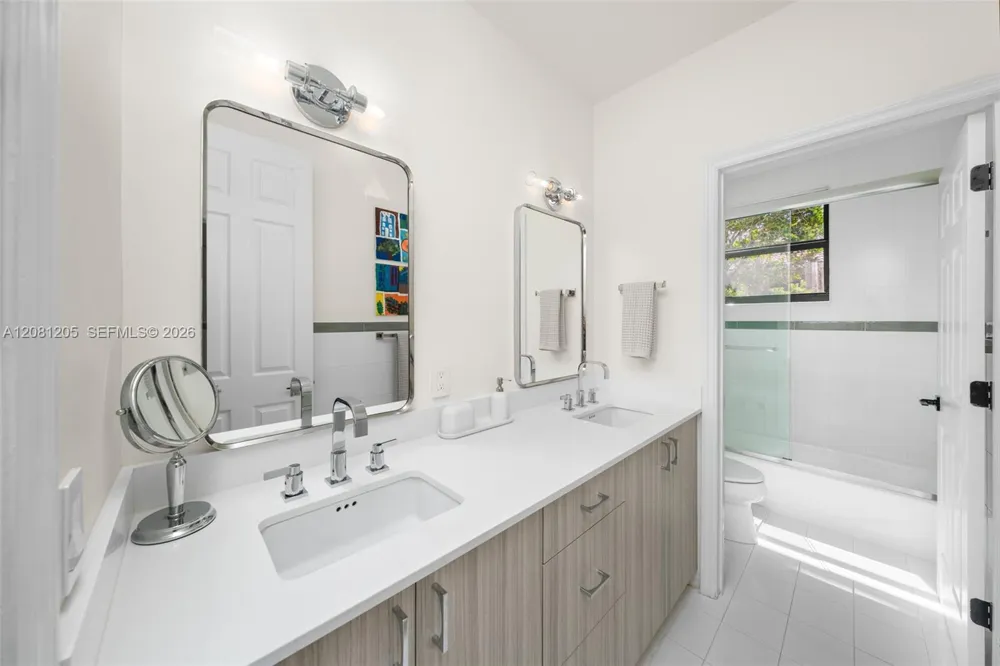 7250 SW 99th St Pinecrest, FL 33156
