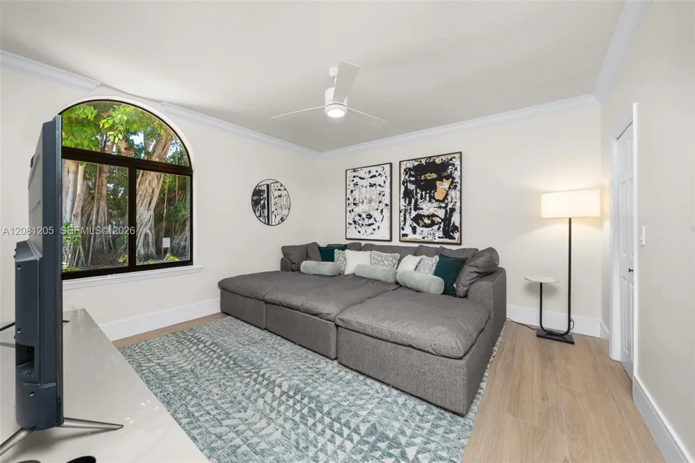 7250 SW 99th St Pinecrest, FL 33156