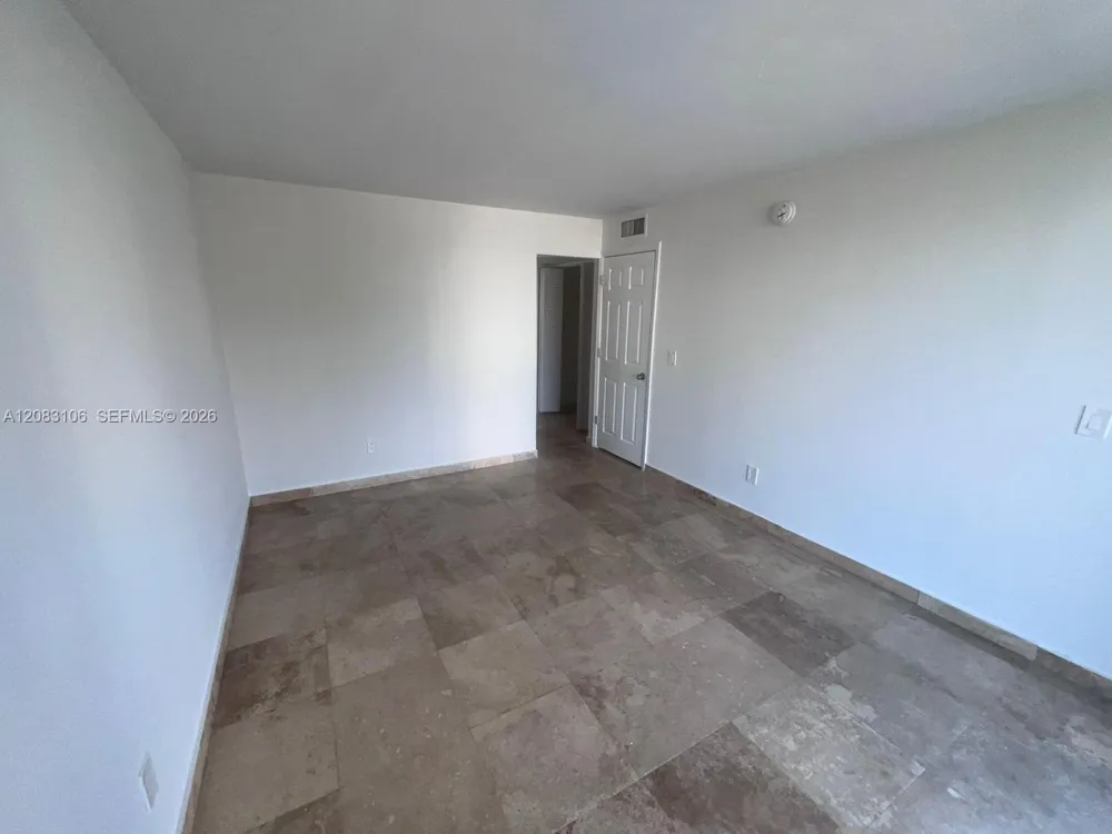 1801 S Treasure Dr #429 North Bay Village, FL 33141