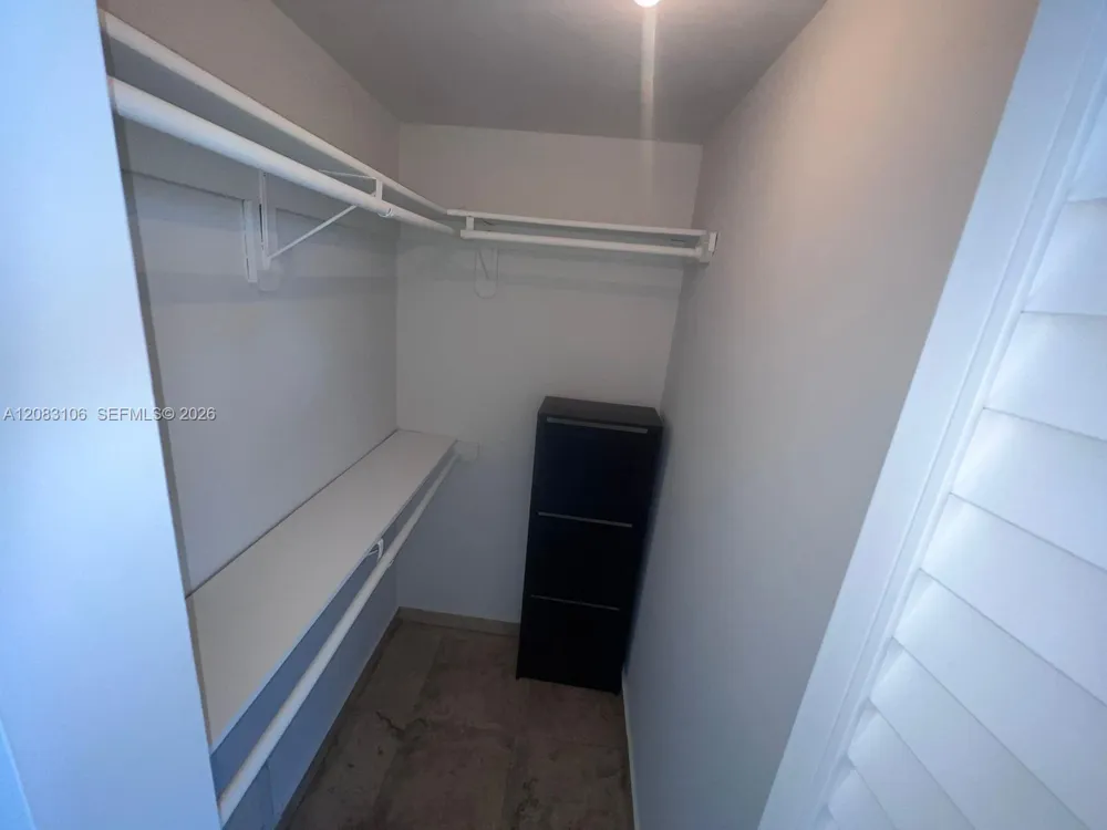 1801 S Treasure Dr #429 North Bay Village, FL 33141