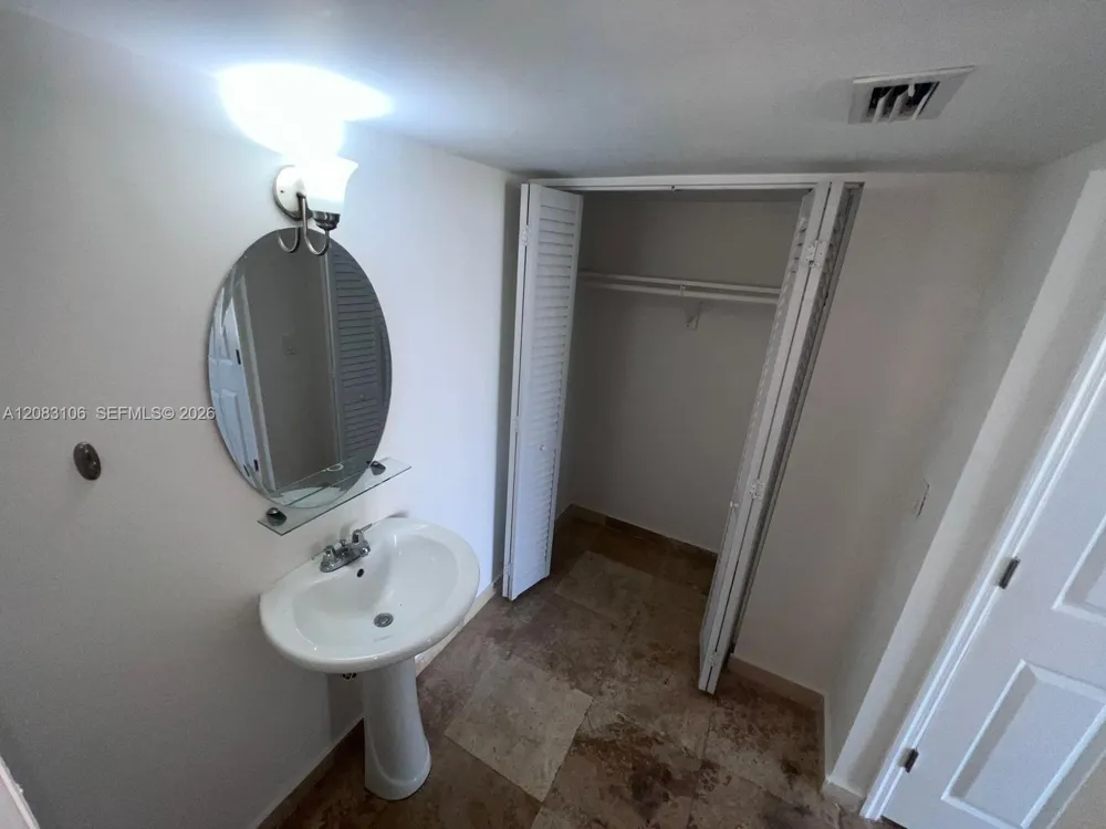 1801 S Treasure Dr #429 North Bay Village, FL 33141