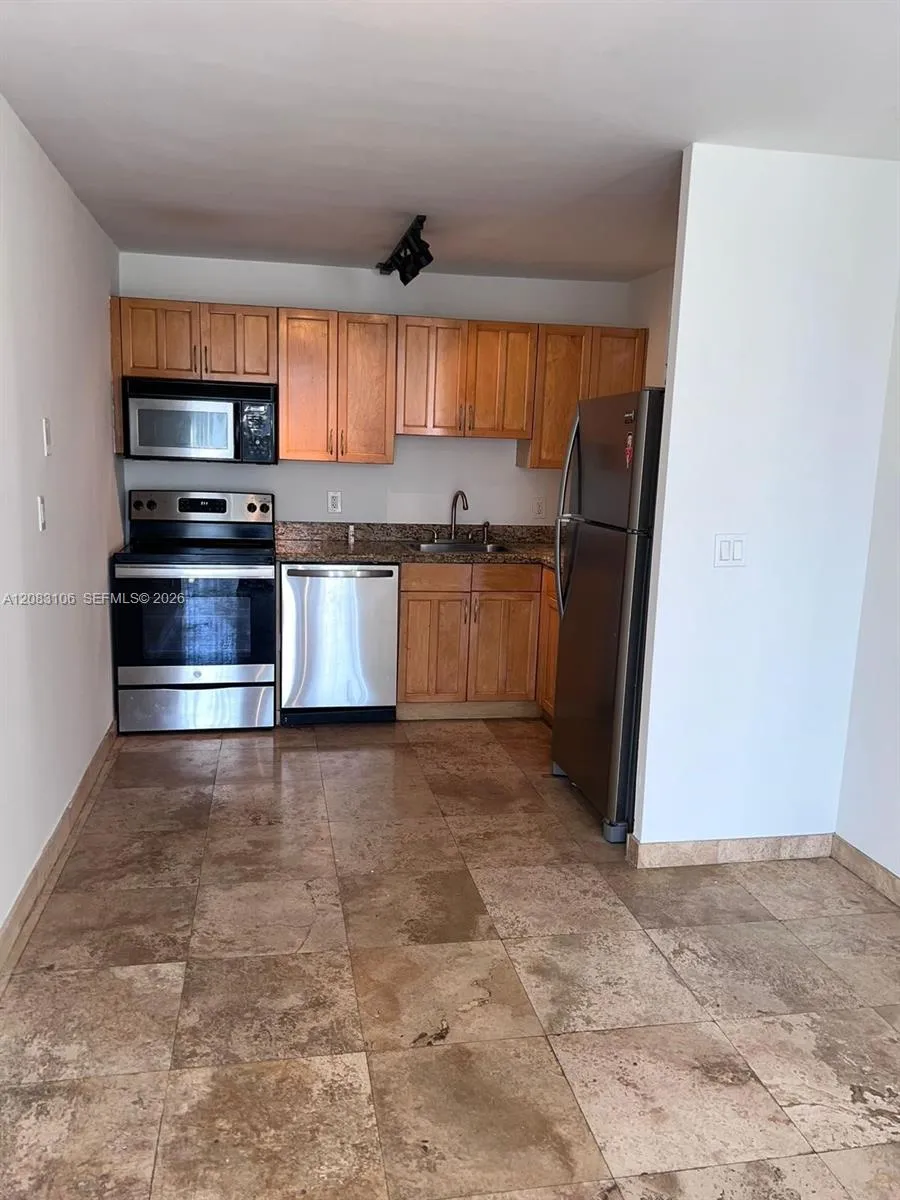 1801 S Treasure Dr #429 North Bay Village, FL 33141