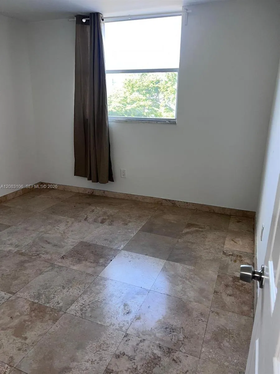 1801 S Treasure Dr #429 North Bay Village, FL 33141
