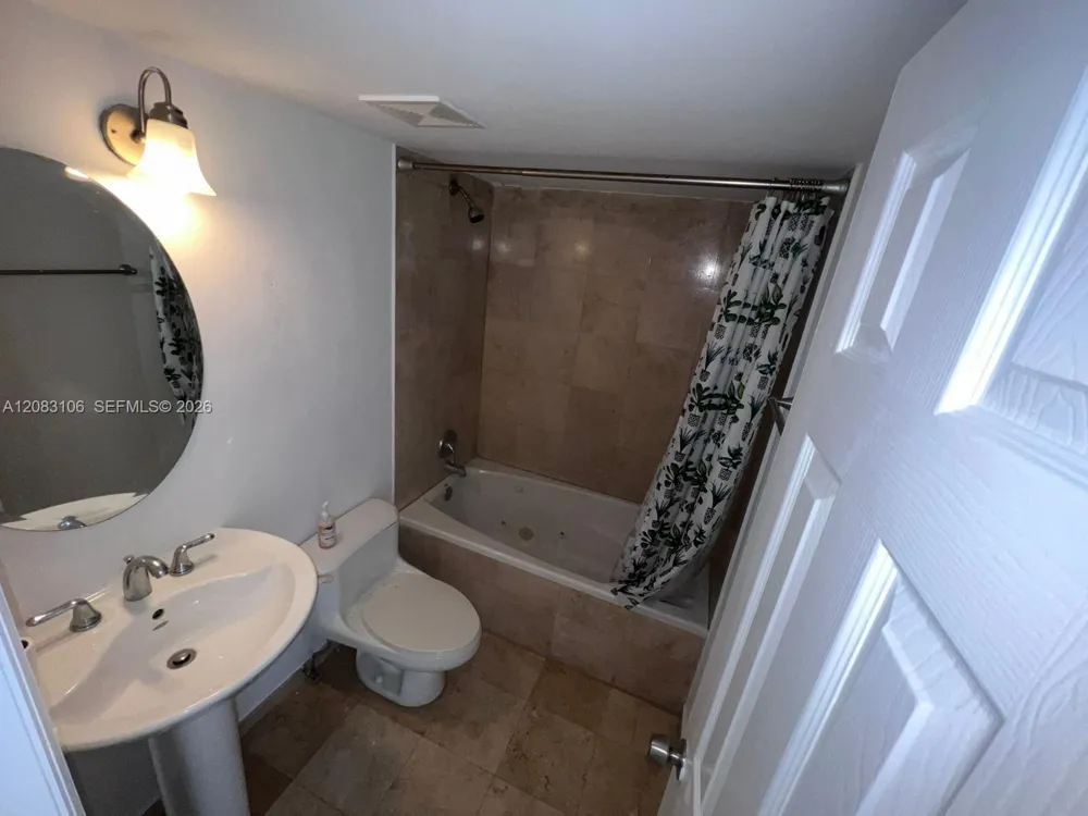 1801 S Treasure Dr #429 North Bay Village, FL 33141