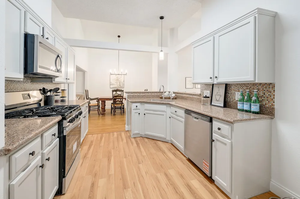 2012 Castle View Drive Austin, TX 78728